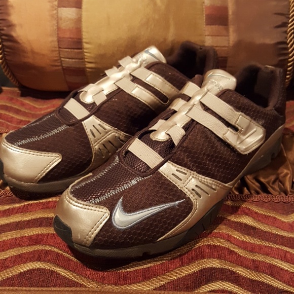 Nike | Shoes | Nike Laceless Runners 